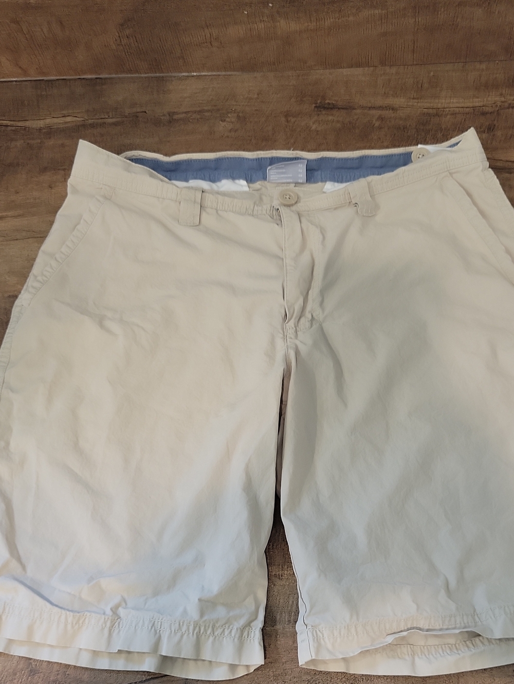 Columbia Men's Cream Flat-Front Chino Shorts